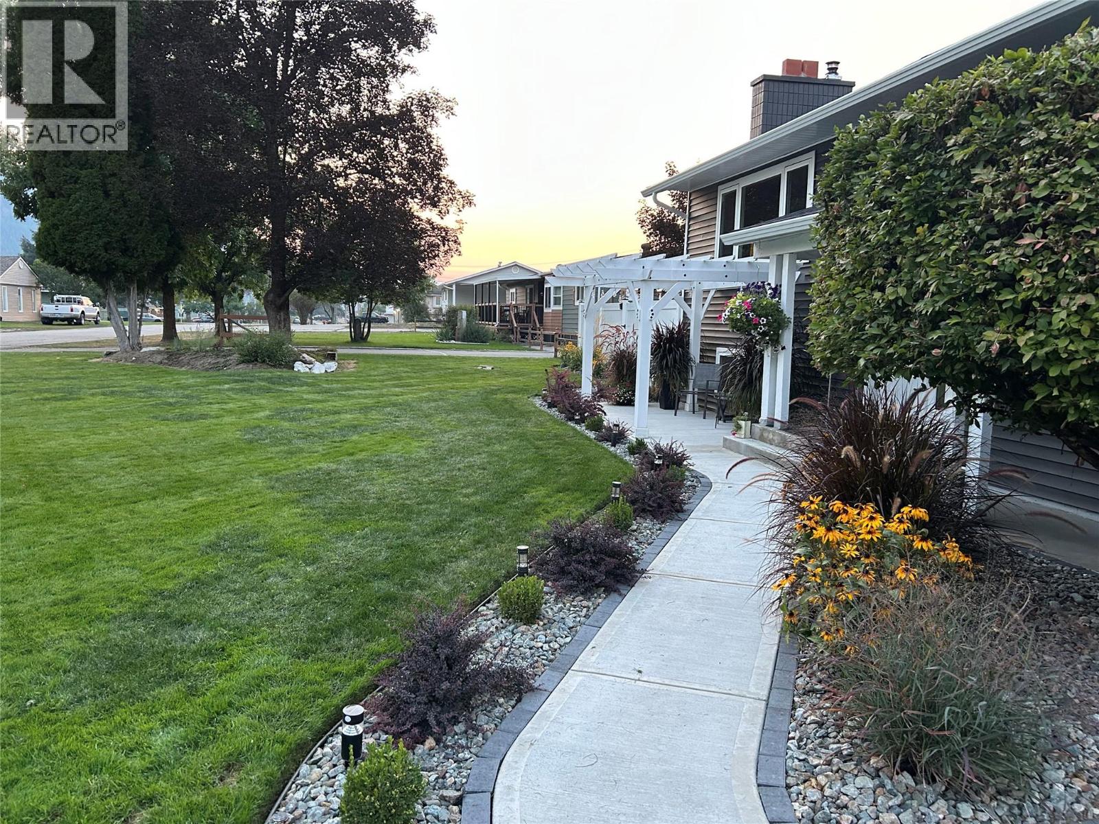 461 Eighth Avenue, Midway, British Columbia  V0H 1M0 - Photo 3 - 10379900