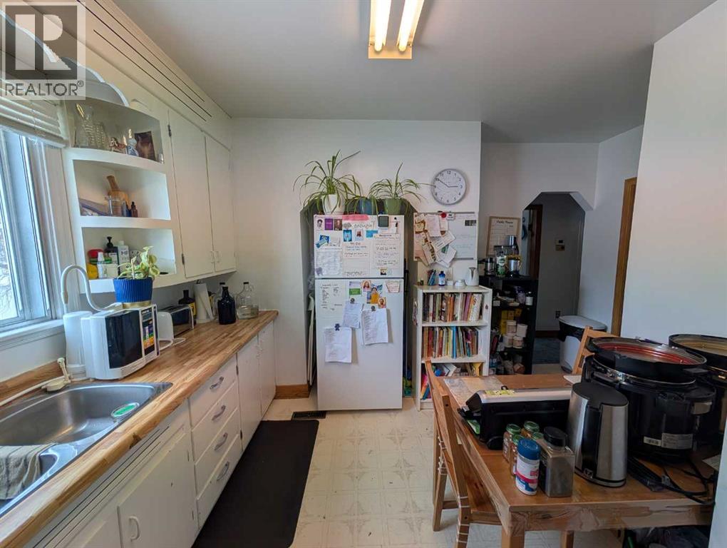 46 2 Street Nw, Medicine Hat, Alberta  T1A 6J1 - Photo 8 - A2291440