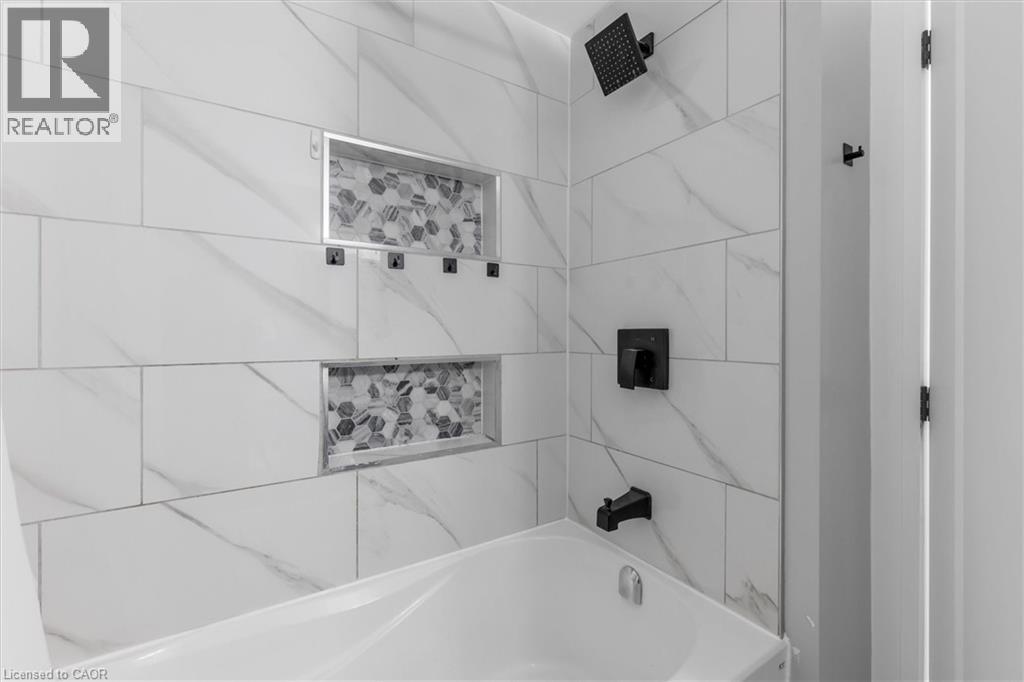 18 Bentley Place, Hamilton, Ontario  L9C 2R4 - Photo 17 - 40812851