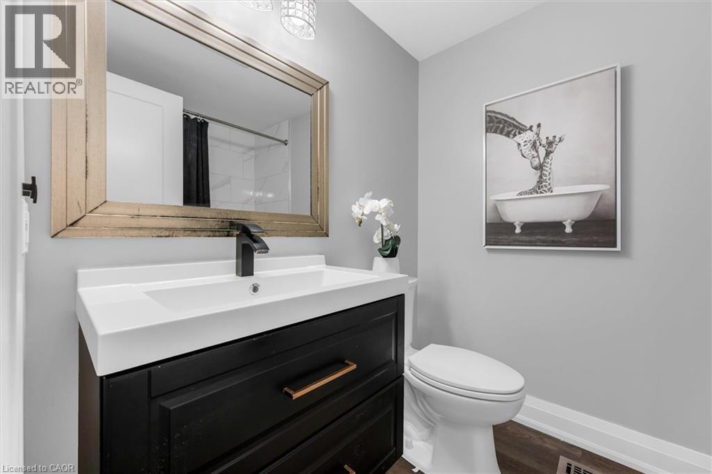 18 Bentley Place, Hamilton, Ontario  L9C 2R4 - Photo 16 - 40812851