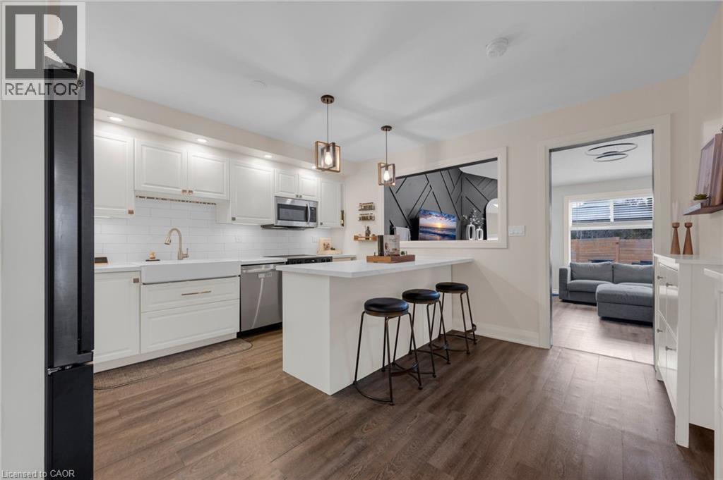 18 Bentley Place, Hamilton, Ontario  L9C 2R4 - Photo 4 - 40812851