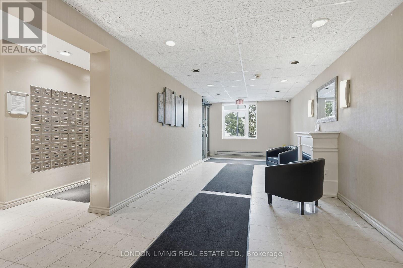 709 - 45 Pond Mills Road, London South, Ontario  N5Z 4W5 - Photo 3 - X12896258