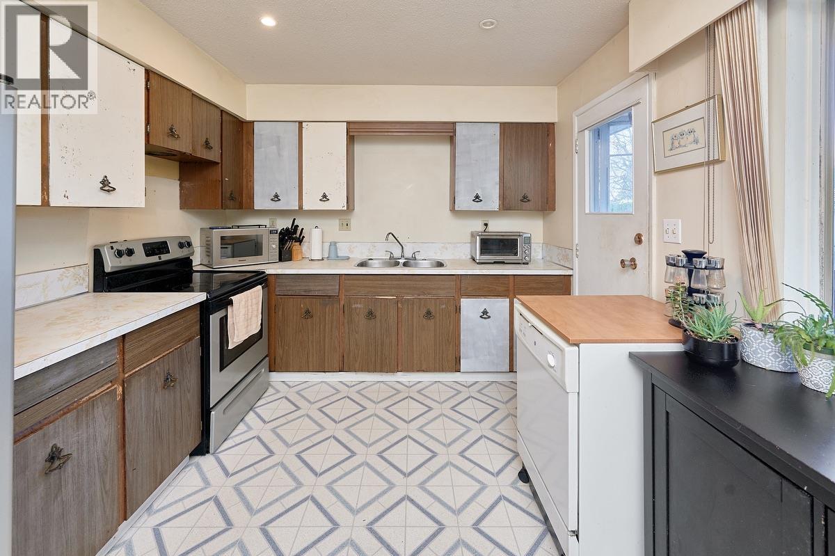 4086/ 4088 Lister Court, Burnaby, British Columbia V5G 2C2 - Photo 9 - R3097747