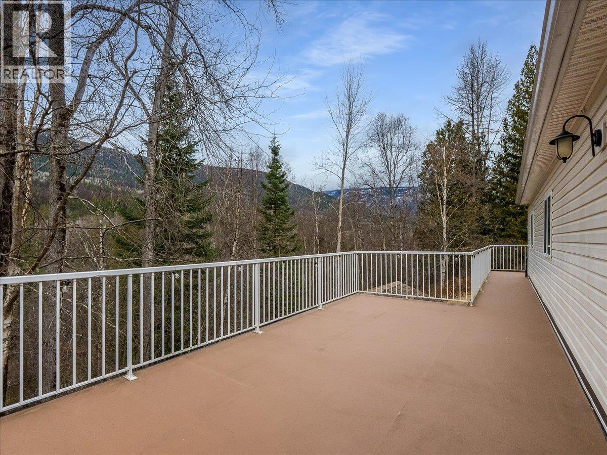 1956 Soukoroff Road, Pass Creek, British Columbia  V1N 4S9 - Photo 5 - 10379134