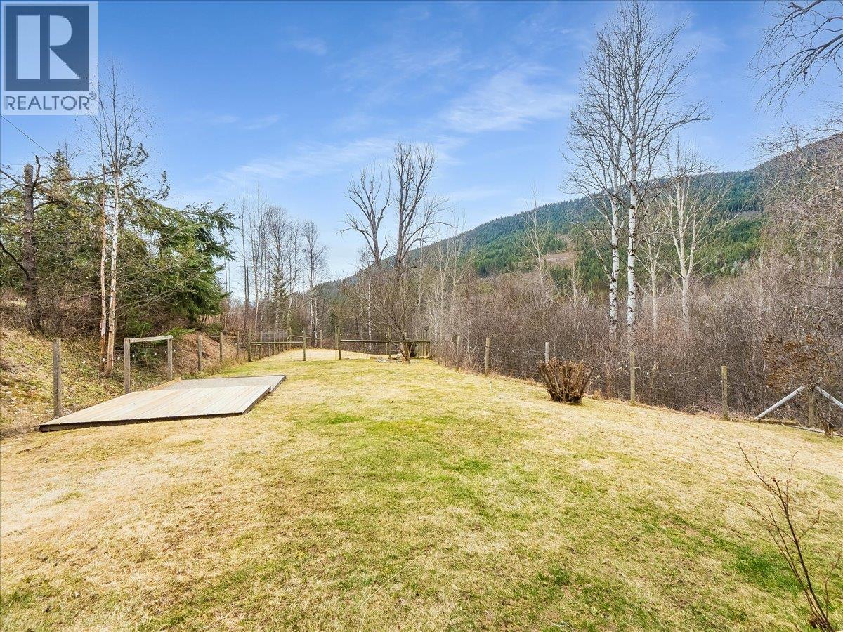 1956 Soukoroff Road, Pass Creek, British Columbia  V1N 4S9 - Photo 16 - 10379134