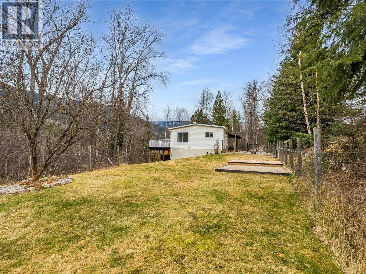 1956 Soukoroff Road, Pass Creek, British Columbia  V1N 4S9 - Photo 17 - 10379134