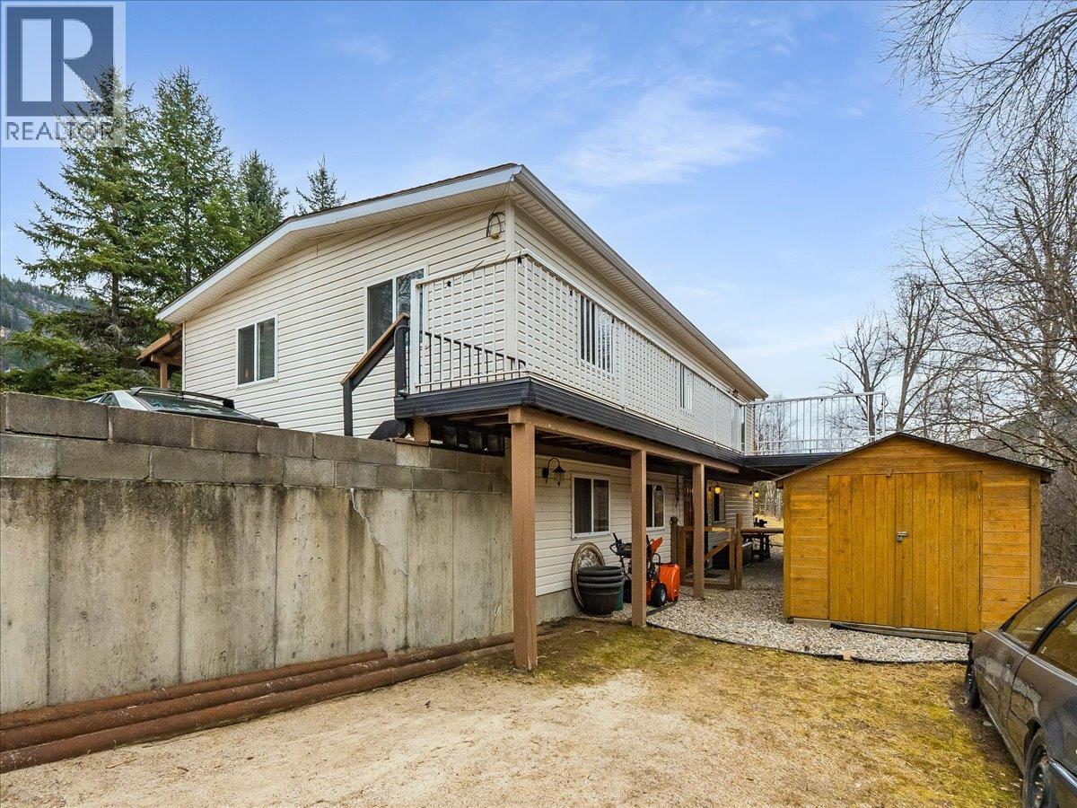 1956 Soukoroff Road, Pass Creek, British Columbia  V1N 4S9 - Photo 3 - 10379134