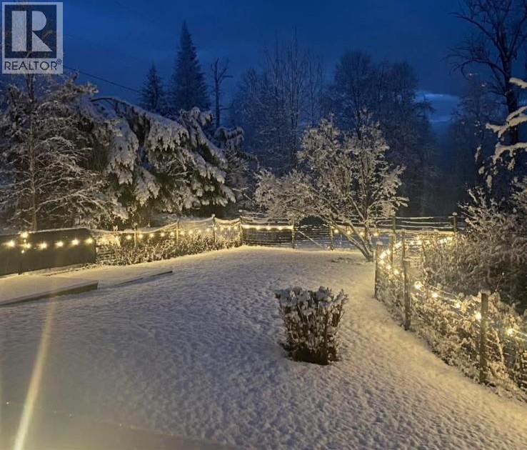 1956 Soukoroff Road, Pass Creek, British Columbia  V1N 4S9 - Photo 10 - 10379134