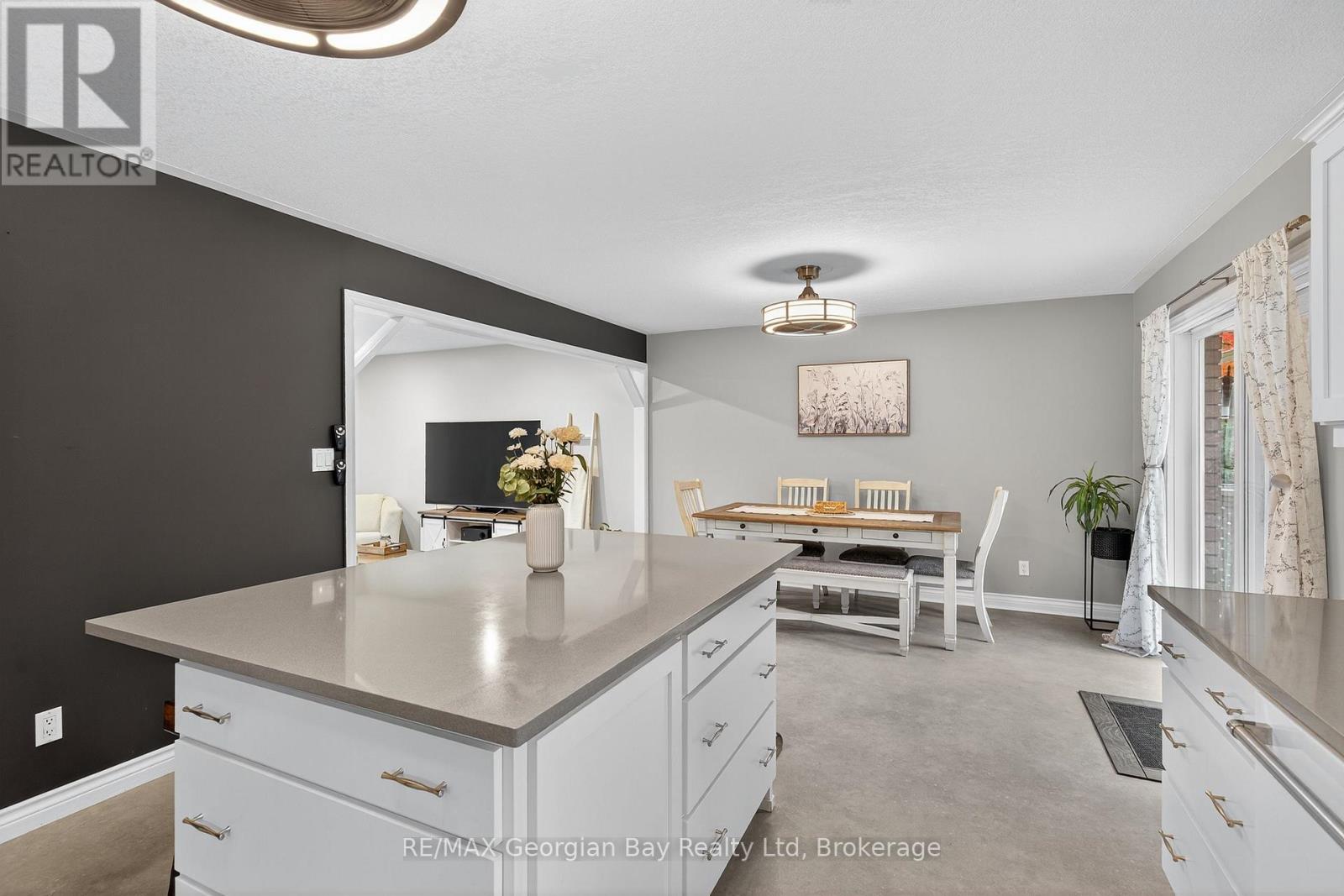 93 Edward Street, Penetanguishene, Ontario  L9M 1J3 - Photo 13 - S12756554