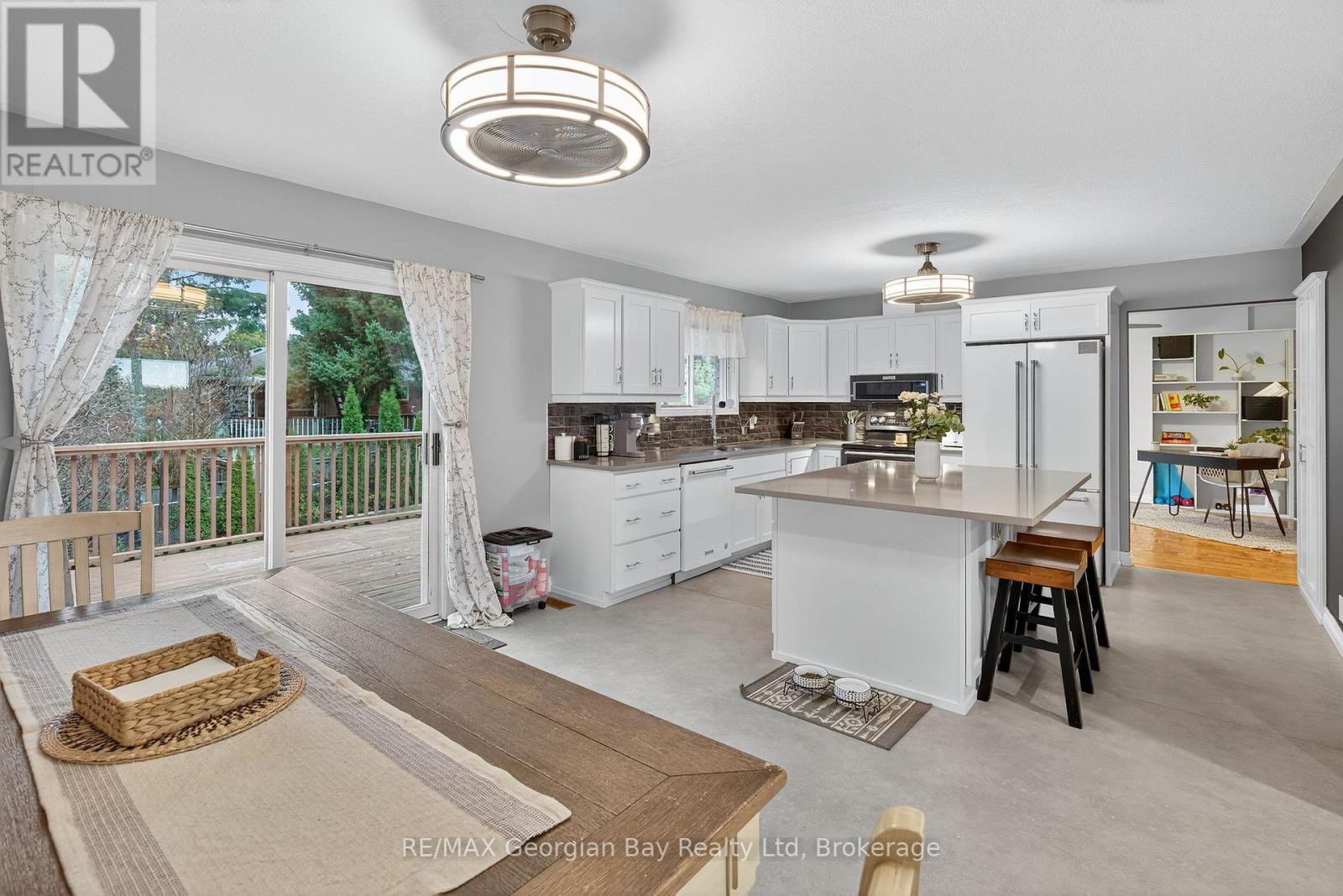 93 Edward Street, Penetanguishene, Ontario  L9M 1J3 - Photo 10 - S12756554