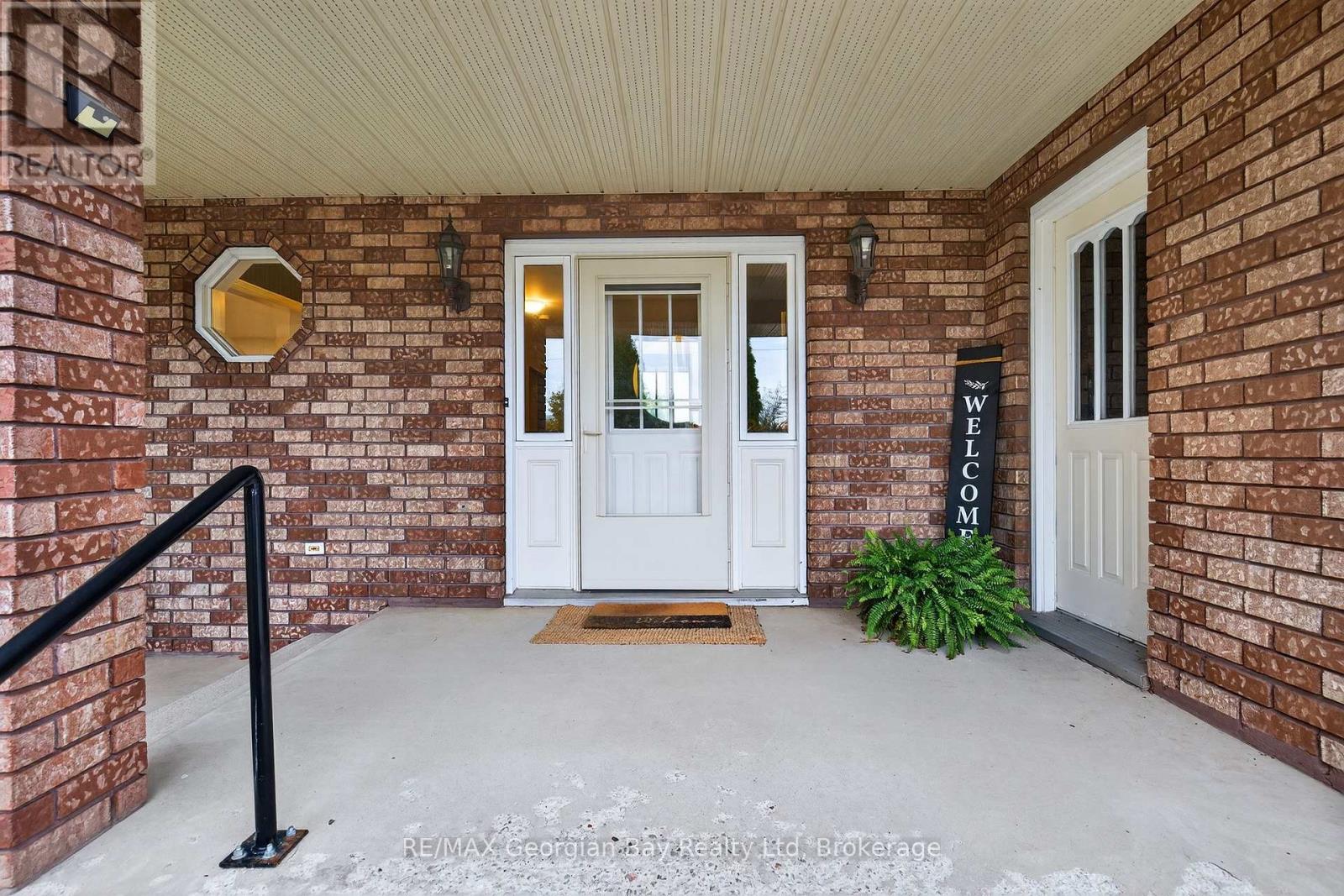 93 Edward Street, Penetanguishene, Ontario  L9M 1J3 - Photo 2 - S12756554