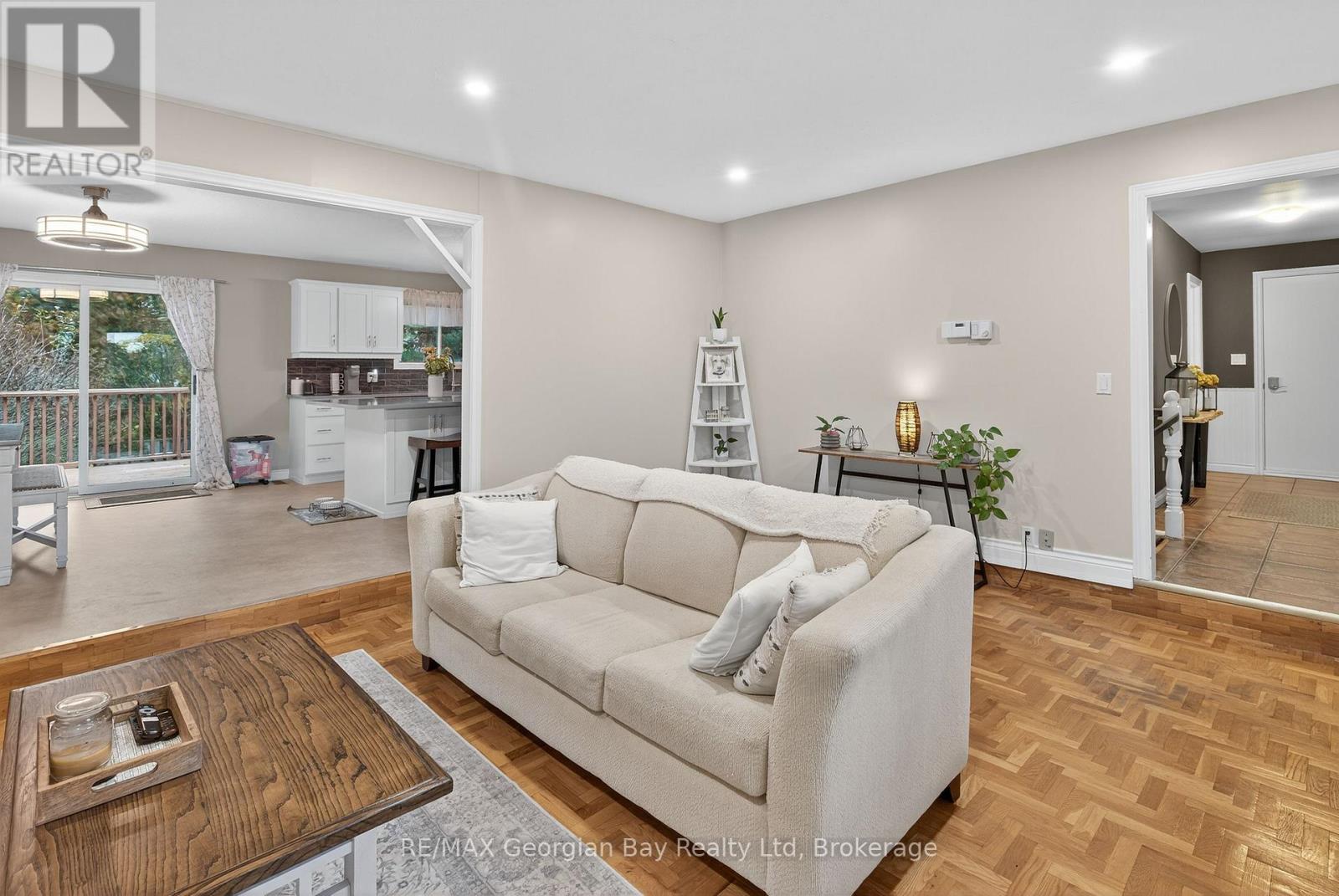 93 Edward Street, Penetanguishene, Ontario  L9M 1J3 - Photo 7 - S12756554