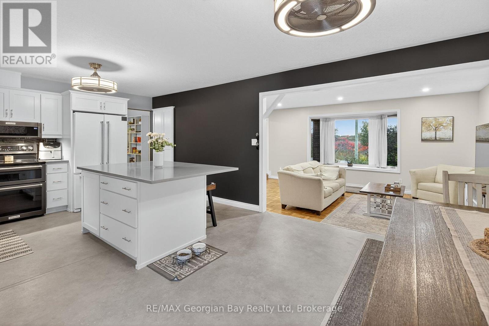 93 Edward Street, Penetanguishene, Ontario  L9M 1J3 - Photo 9 - S12756554