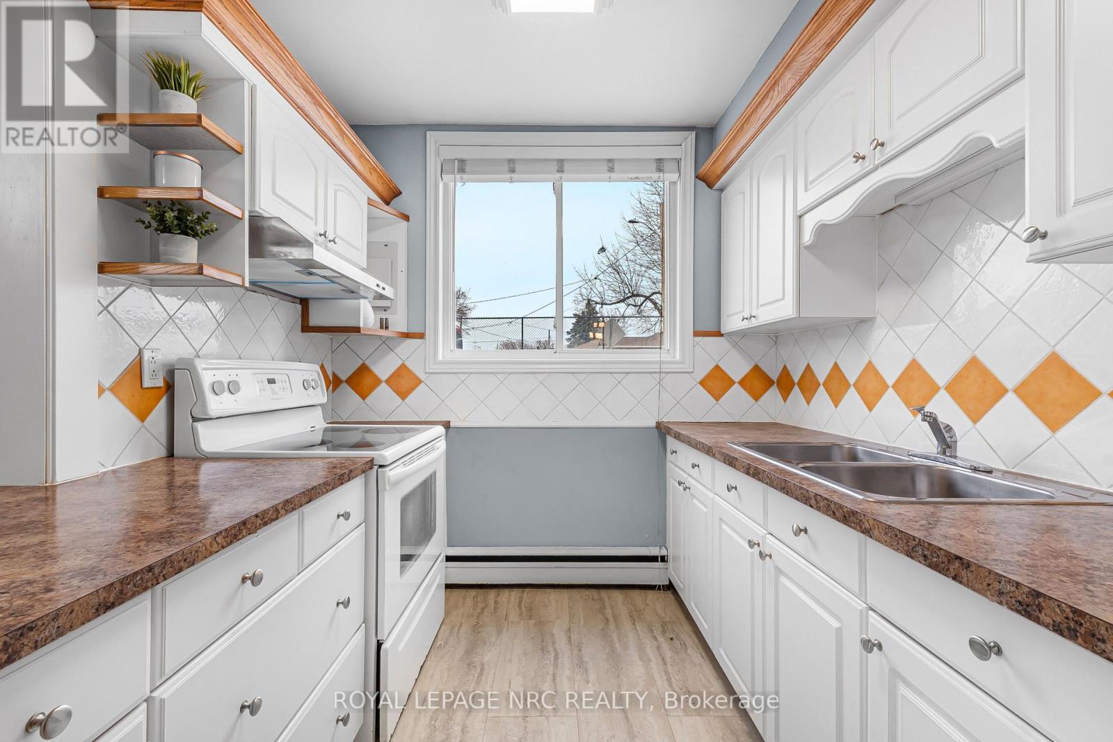 7 - 454 Carlton Street, St. Catharines, Ontario  L2M 4X1 - Photo 4 - X12896322