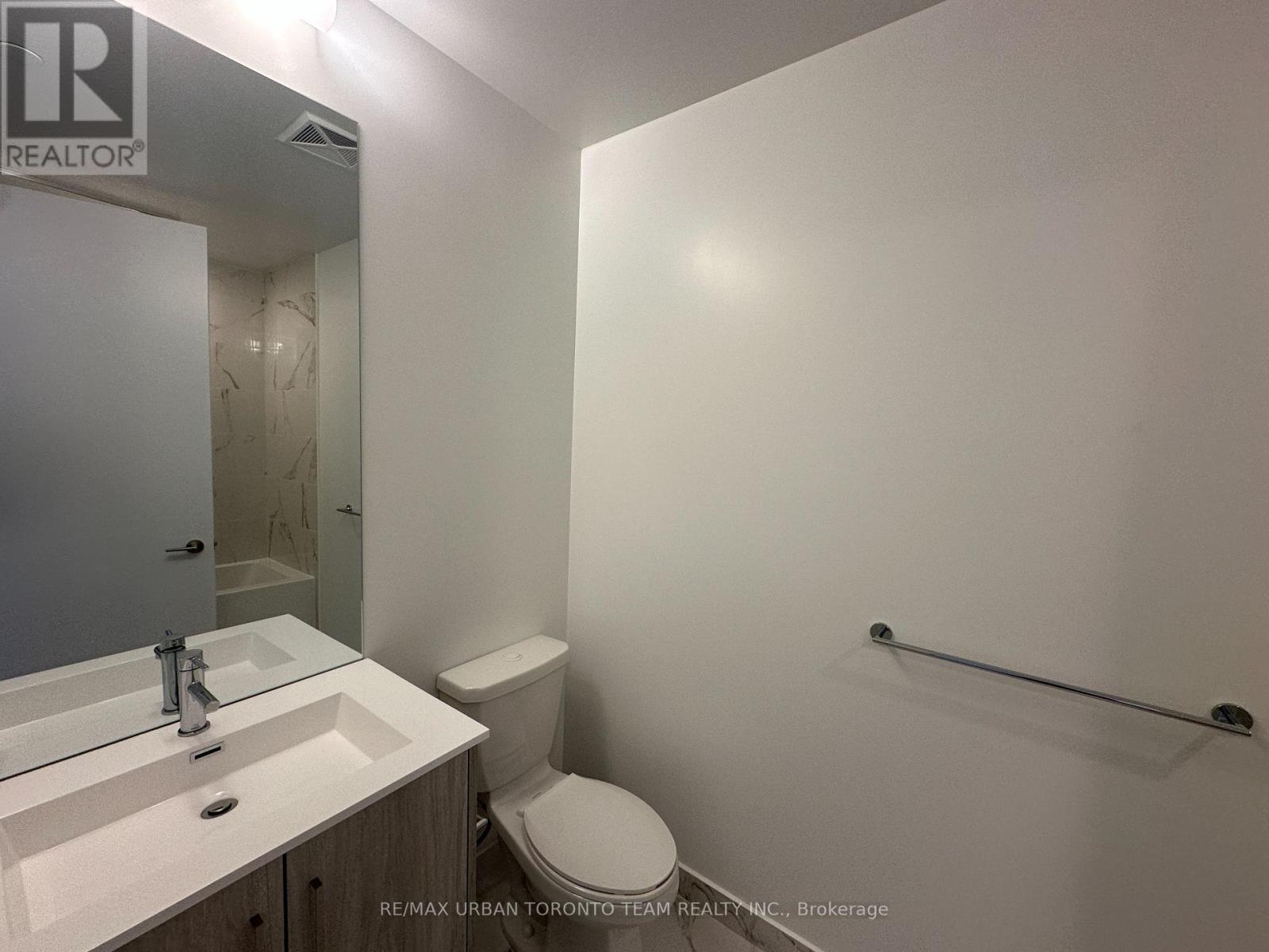 2502 - 180 Front Street E, Toronto, Ontario  M5A 0K9 - Photo 11 - C12896318