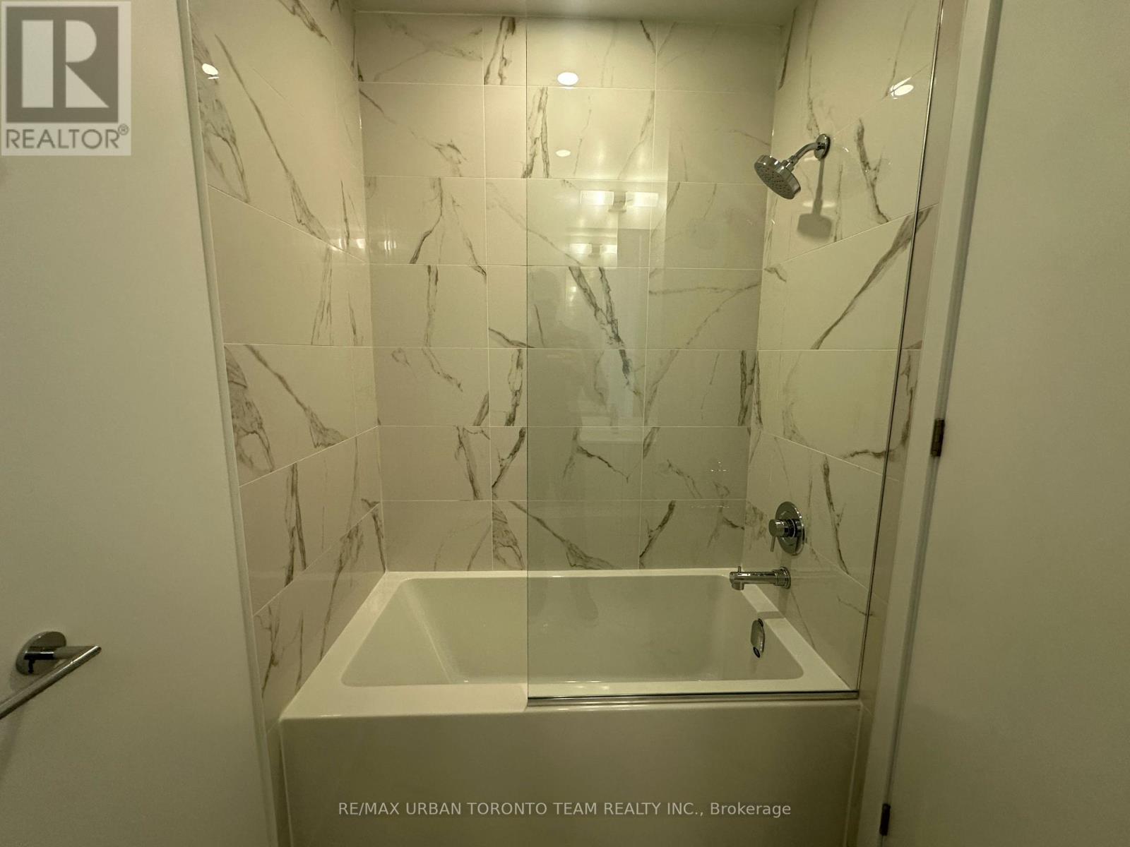 2502 - 180 Front Street E, Toronto, Ontario  M5A 0K9 - Photo 12 - C12896318