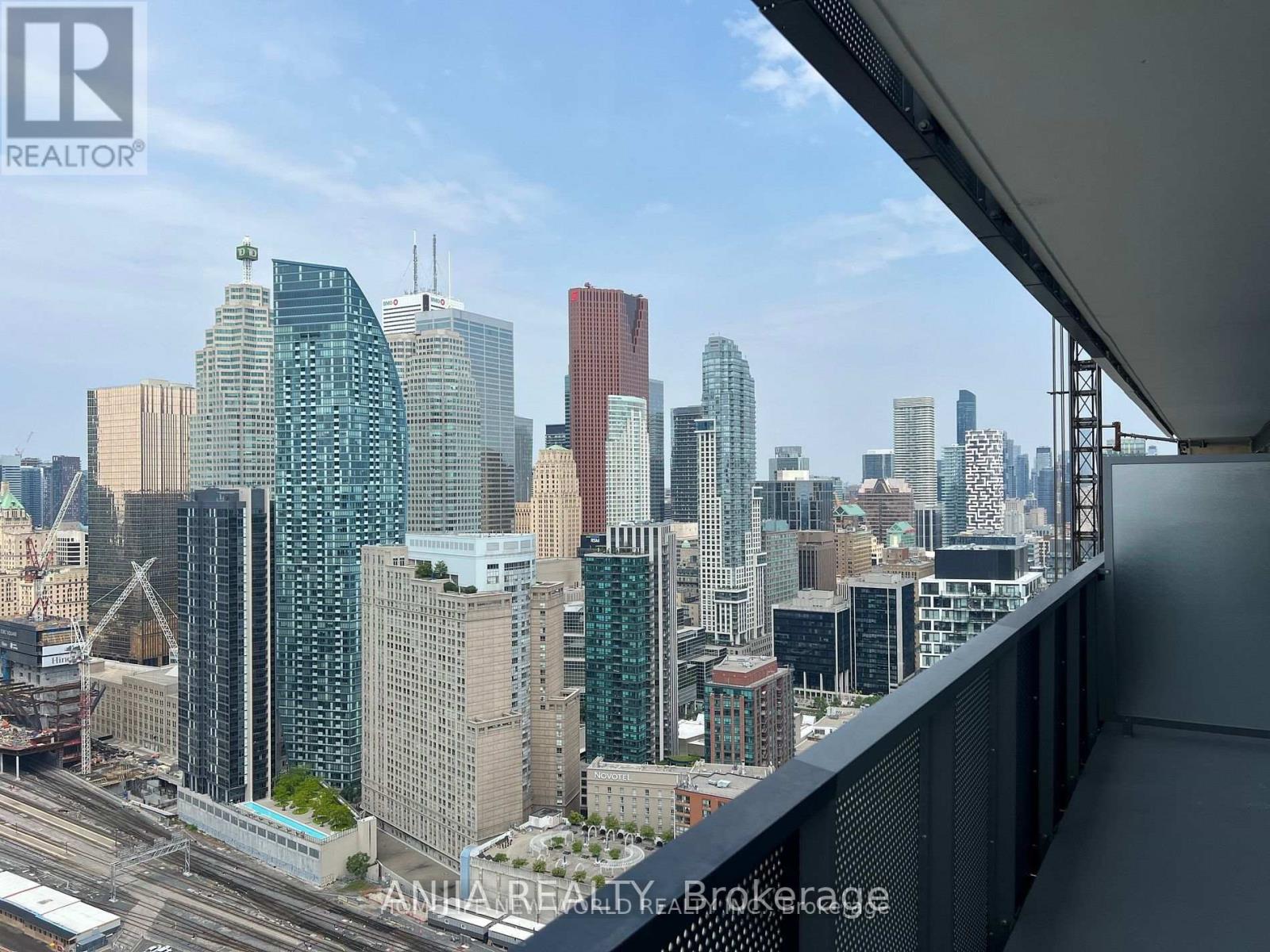 4211 - 55 Cooper Street, Toronto, Ontario  M5E 0G1 - Photo 2 - C12896326