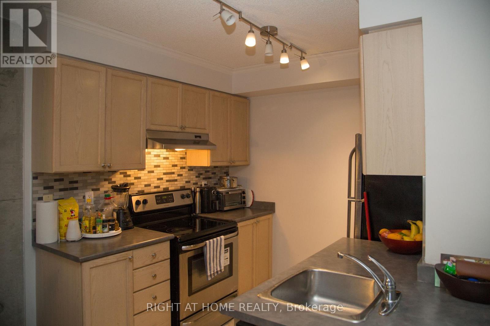 1018 - 1029 King Street W, Toronto, Ontario  M6K 3M9 - Photo 6 - C12896330