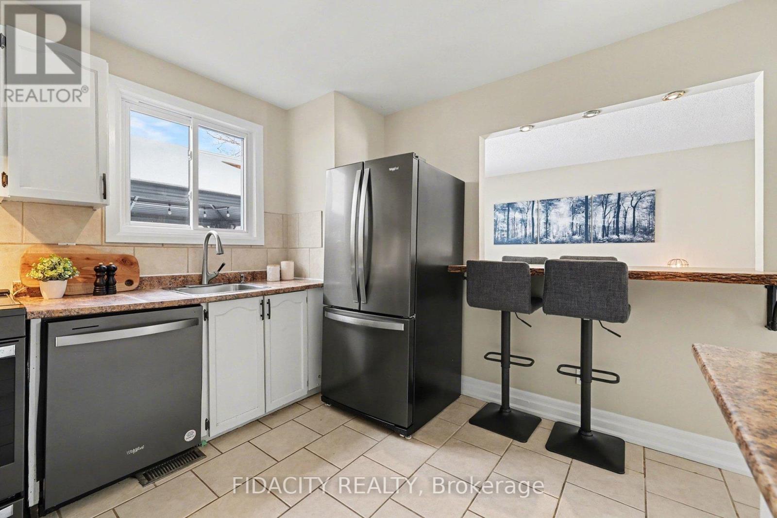 28 Glamorgan Drive, Ottawa, Ontario  K2L 1P9 - Photo 11 - X12896088