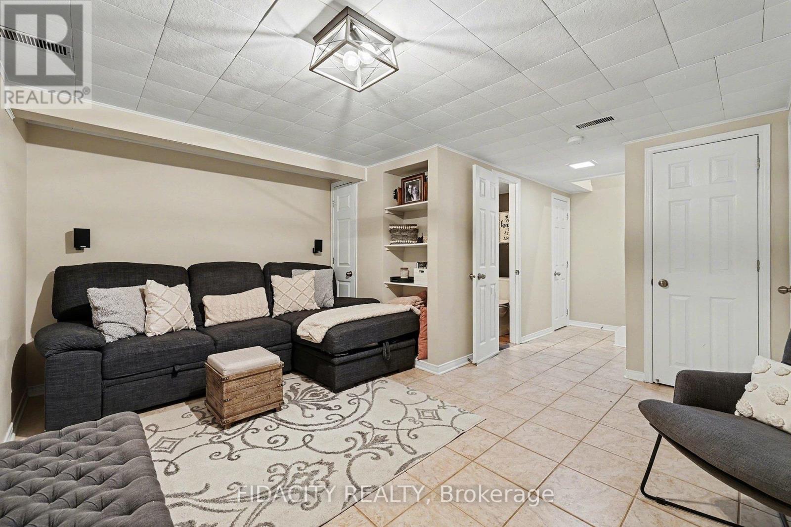 28 Glamorgan Drive, Ottawa, Ontario  K2L 1P9 - Photo 23 - X12896088