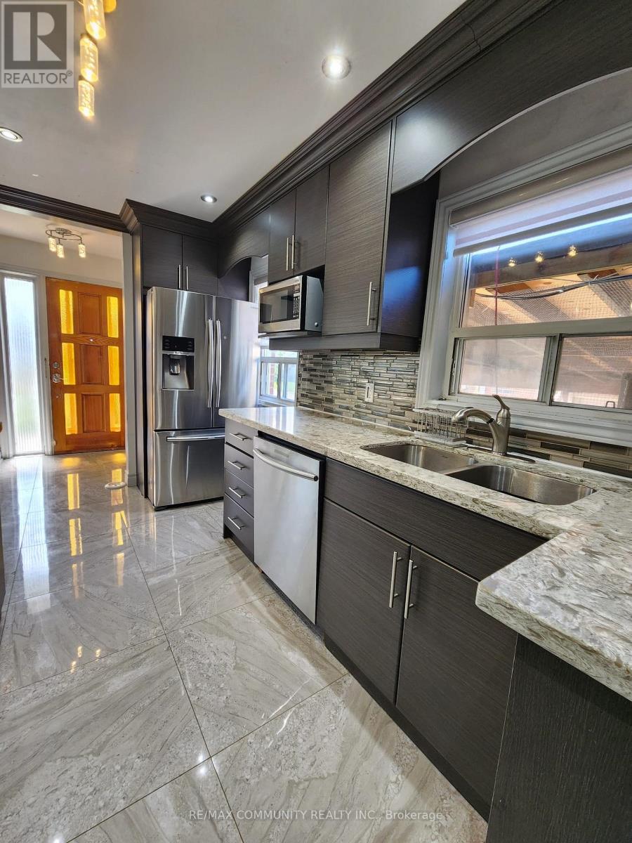 60 Gully Drive, Toronto, Ontario  M1K 4W4 - Photo 11 - E12896310