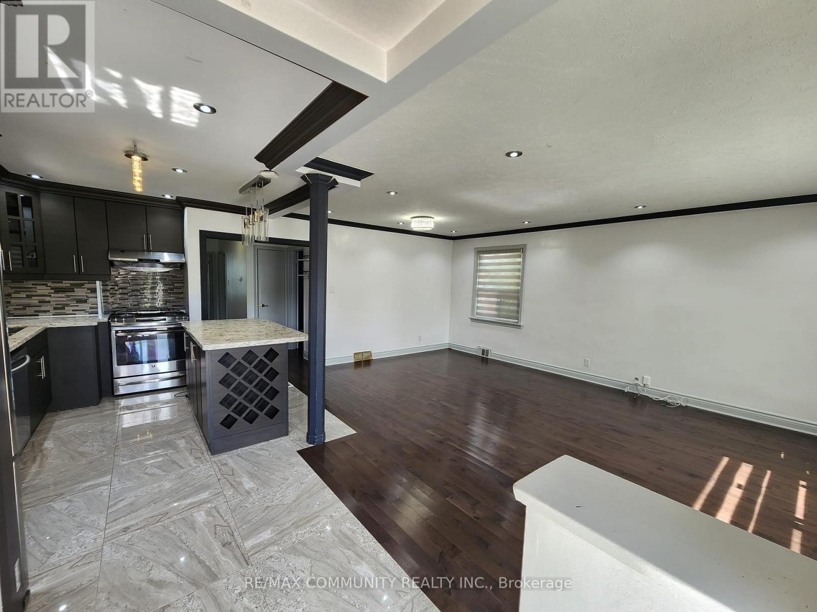 60 Gully Drive, Toronto, Ontario  M1K 4W4 - Photo 6 - E12896310