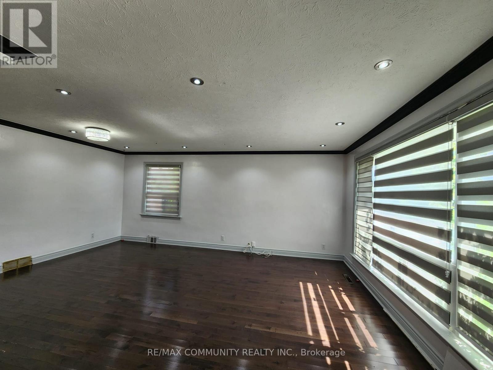 60 Gully Drive, Toronto, Ontario  M1K 4W4 - Photo 8 - E12896310