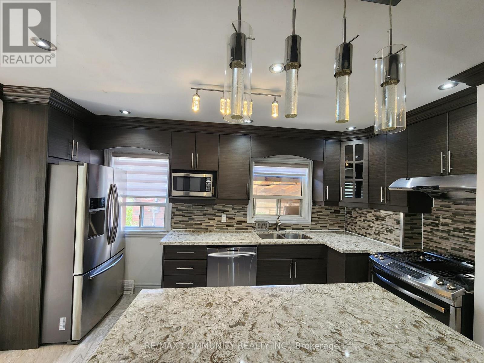 60 Gully Drive, Toronto, Ontario  M1K 4W4 - Photo 9 - E12896310