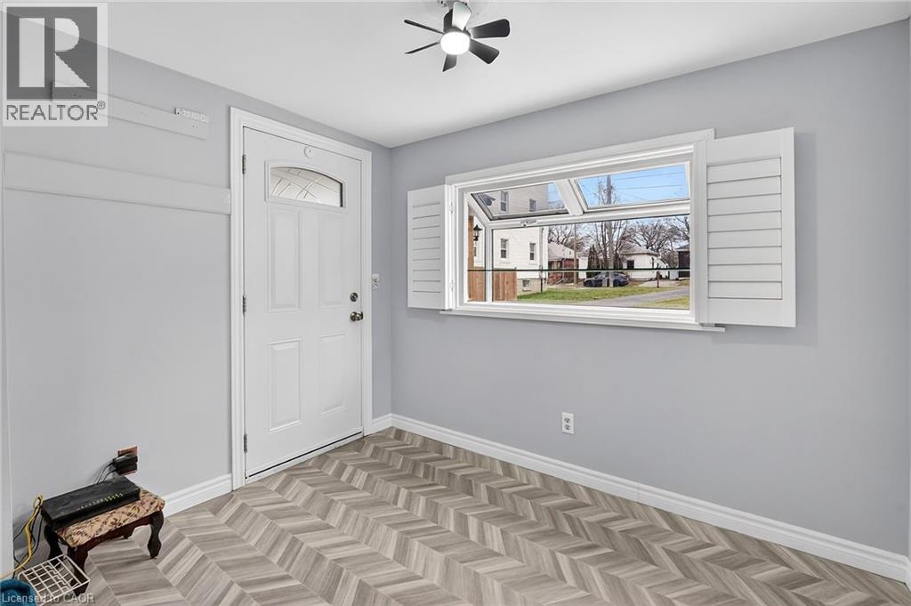 93 Walnut Street, Brantford, Ontario  N3T 1H3 - Photo 3 - 40813159