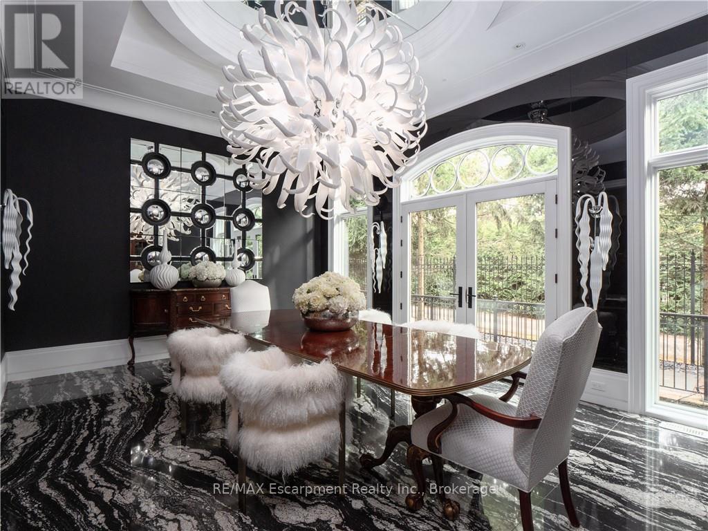 15 Chartwell Road, Oakville, Ontario  L6J 3Z3 - Photo 6 - W12824170