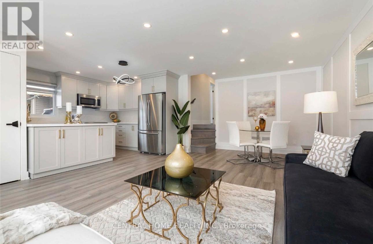 139 Maurice Court, Newmarket, Ontario  L3Y 2W1 - Photo 1 - N12896324