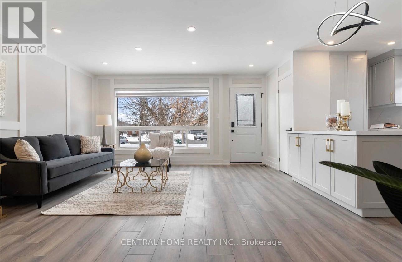 139 Maurice Court, Newmarket, Ontario  L3Y 2W1 - Photo 2 - N12896324