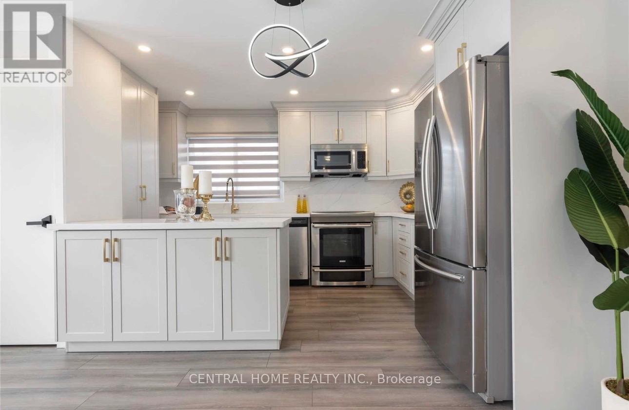 139 Maurice Court, Newmarket, Ontario  L3Y 2W1 - Photo 9 - N12896324