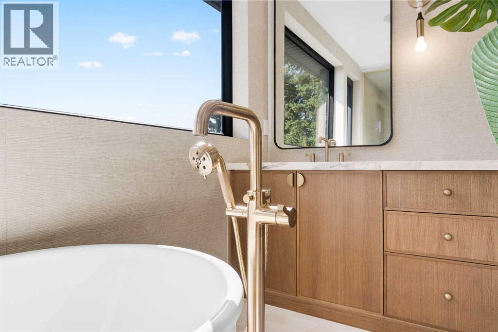 692 West Chestermere Drive, Chestermere, Alberta  T1X 1B5 - Photo 33 - A2288918