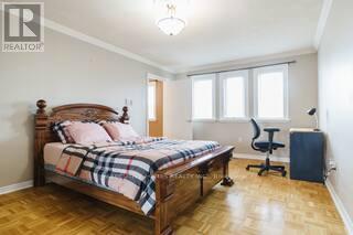 4562 Penhallow Road, Mississauga, Ontario  L5V 1E8 - Photo 17 - W12896250