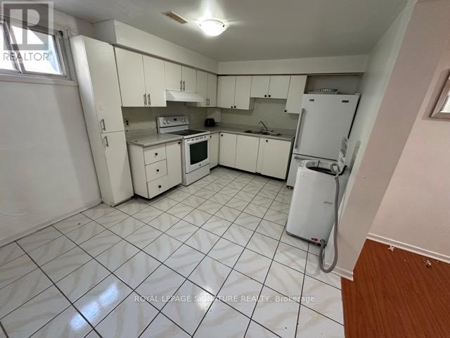 Bsmt 2 - 4129 Brandon Gate Drive, Mississauga, Ontario  L4T 3P3 - Photo 19 - W12896288