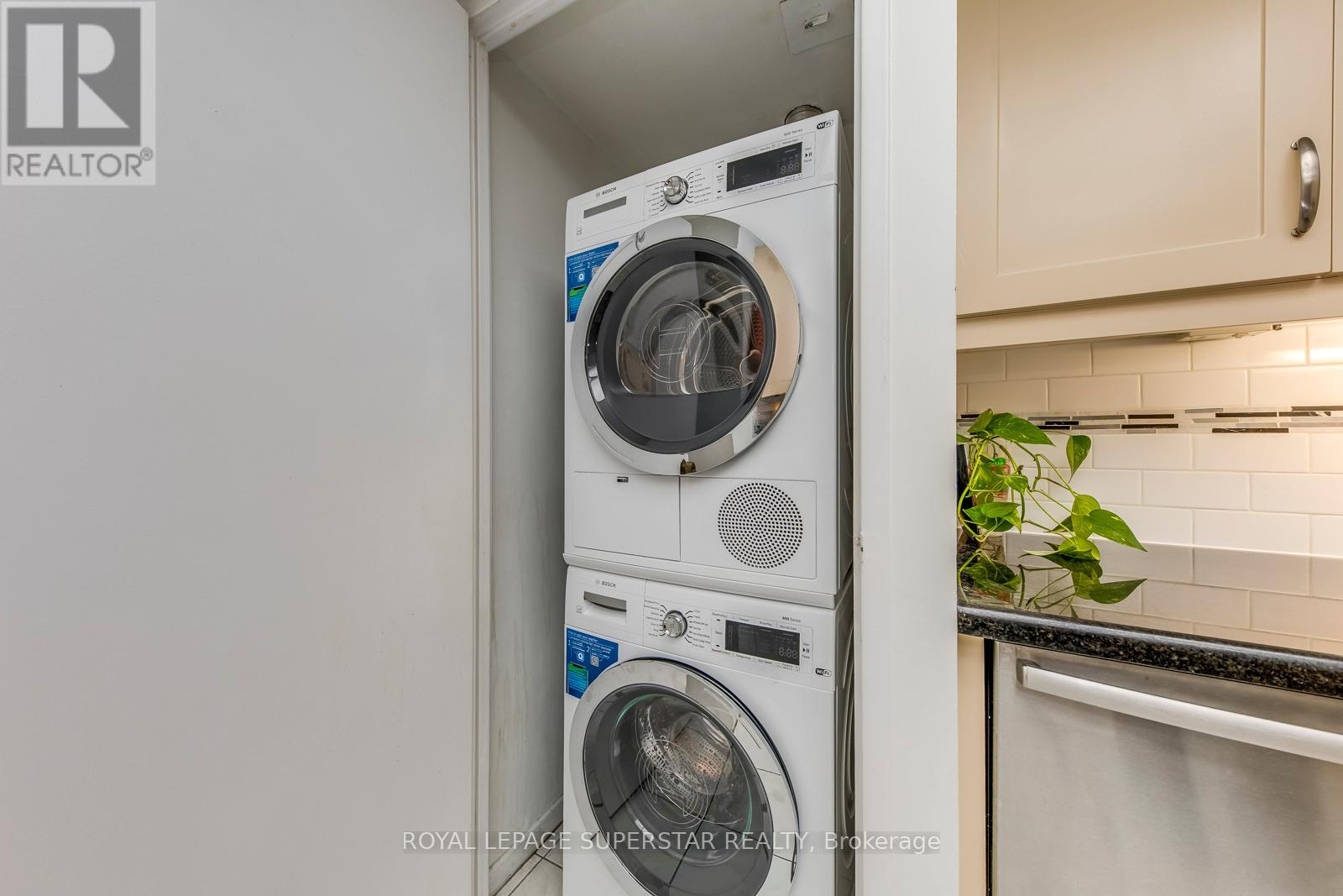 2011 - 2045 Lakeshore Boulevard W, Toronto, Ontario  M8V 2Z6 - Photo 11 - W12896316