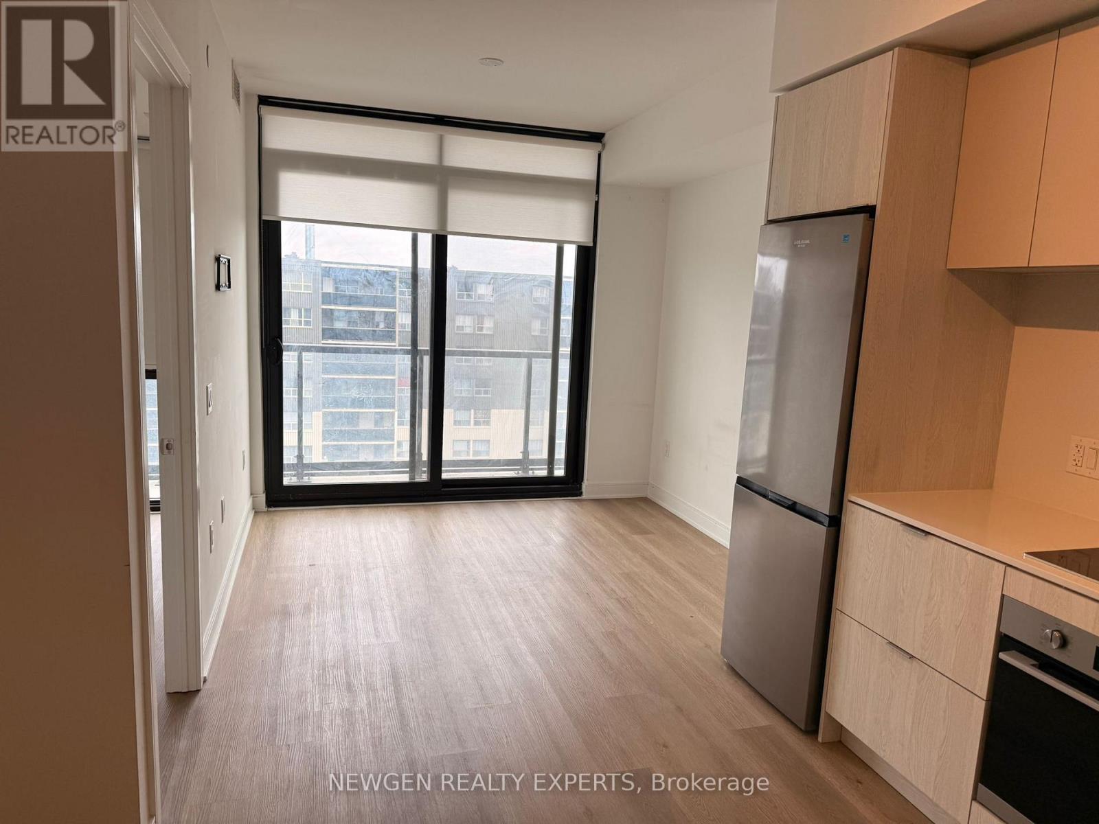 1009 - 86 Dundas Street E, Mississauga, Ontario  L5A 0B1 - Photo 3 - W12896352