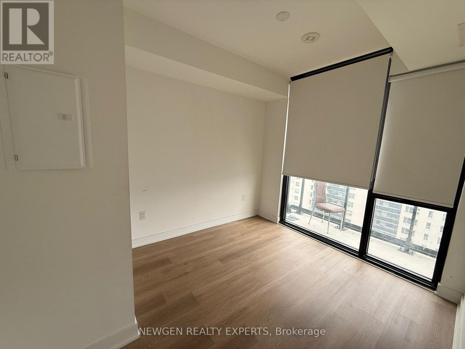 1009 - 86 Dundas Street E, Mississauga, Ontario  L5A 0B1 - Photo 5 - W12896352