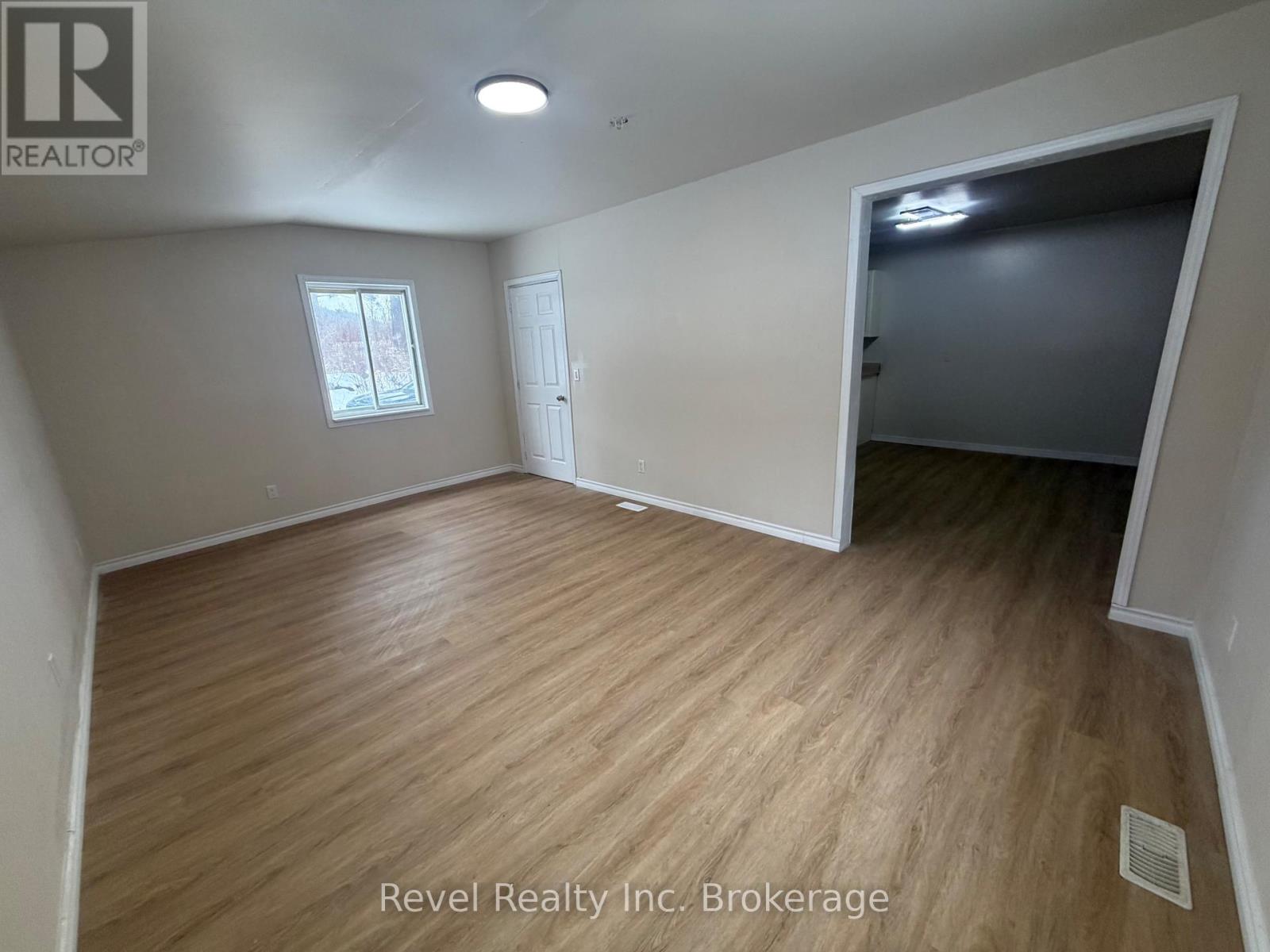 442 Pine Street, Mattawa, Ontario  P0H 1V0 - Photo 3 - X12896300