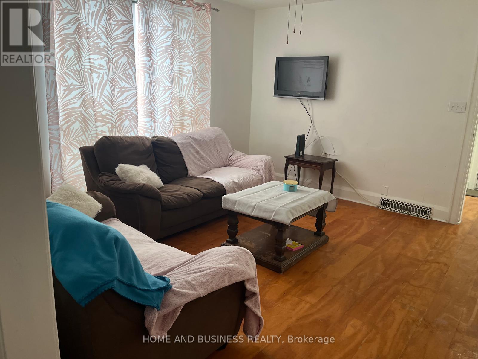 2 Patricia Street, Thorold, Ontario  L2V 3V7 - Photo 11 - X12896306