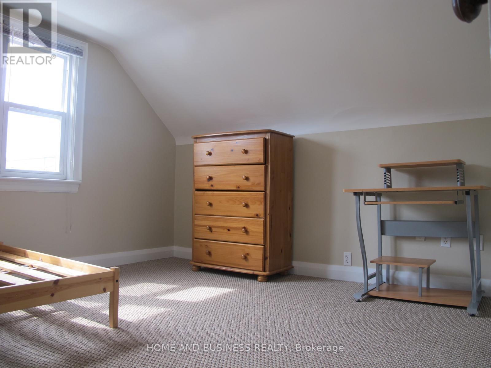 2 Patricia Street, Thorold, Ontario  L2V 3V7 - Photo 3 - X12896306