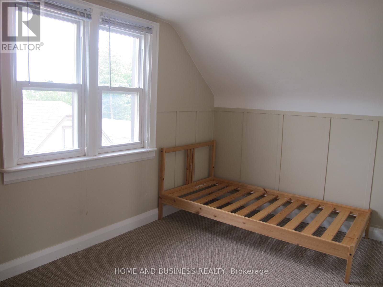 2 Patricia Street, Thorold, Ontario  L2V 3V7 - Photo 5 - X12896306