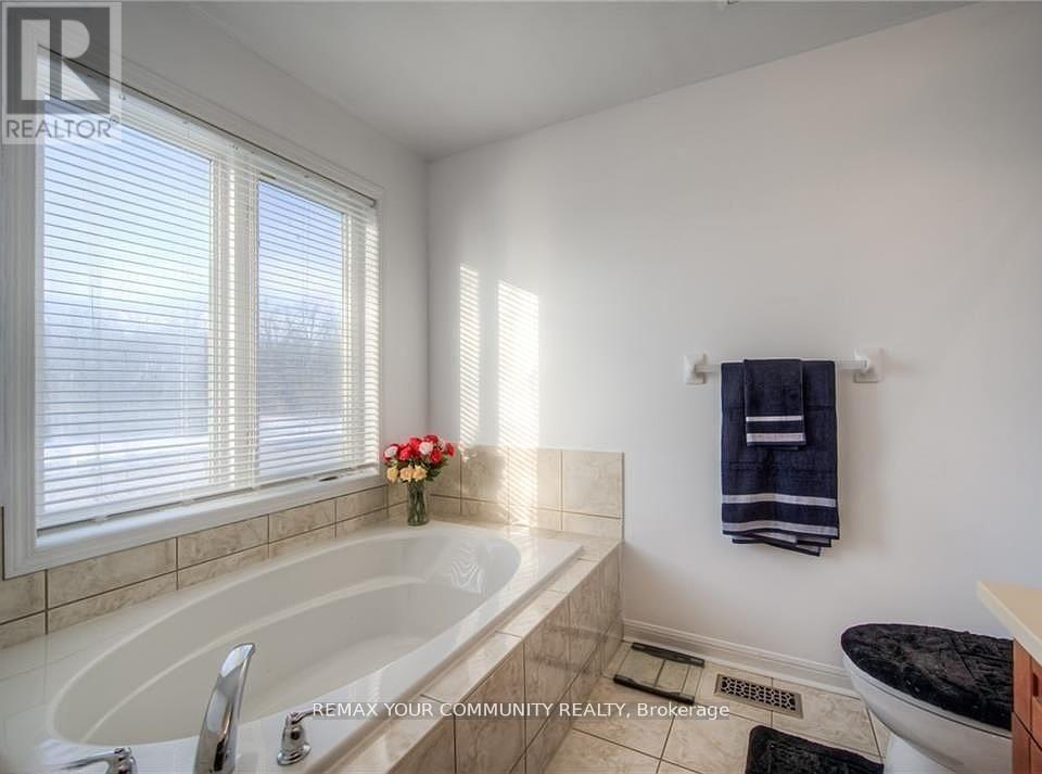 356 Garth Massey Drive, Cambridge, Ontario  N1T 2K4 - Photo 11 - X12896332