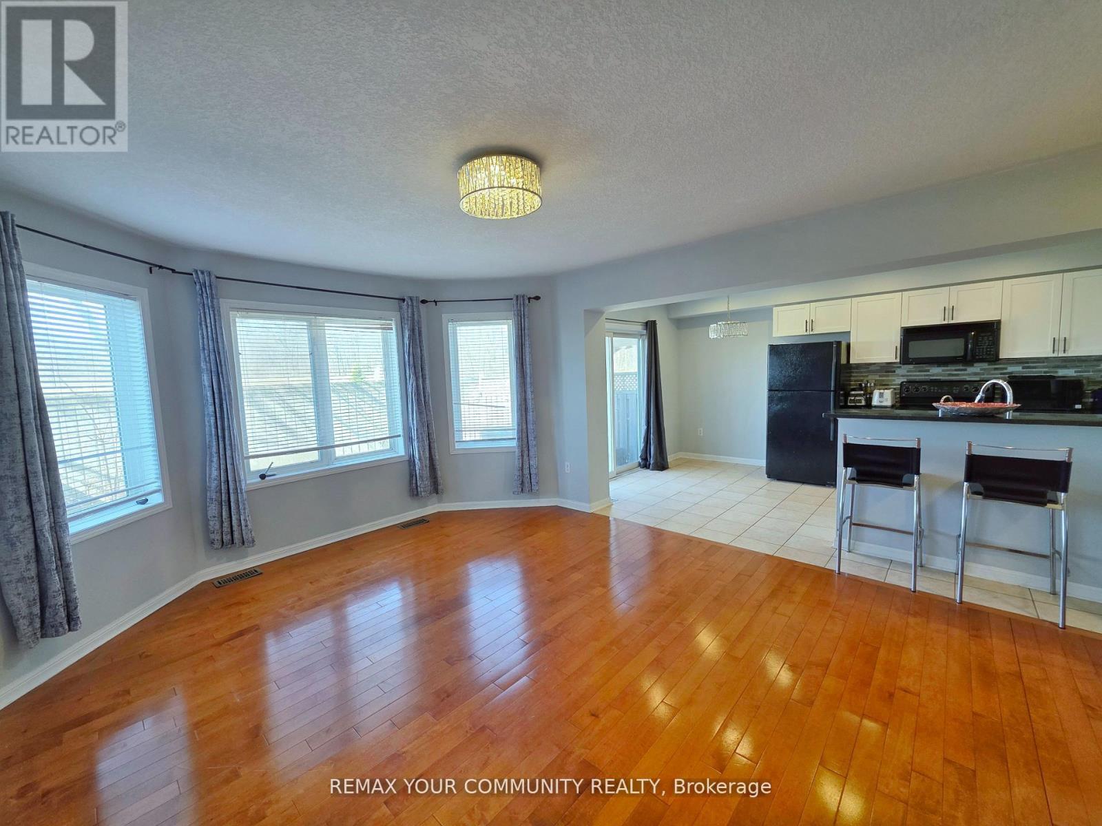 356 Garth Massey Drive, Cambridge, Ontario  N1T 2K4 - Photo 5 - X12896332