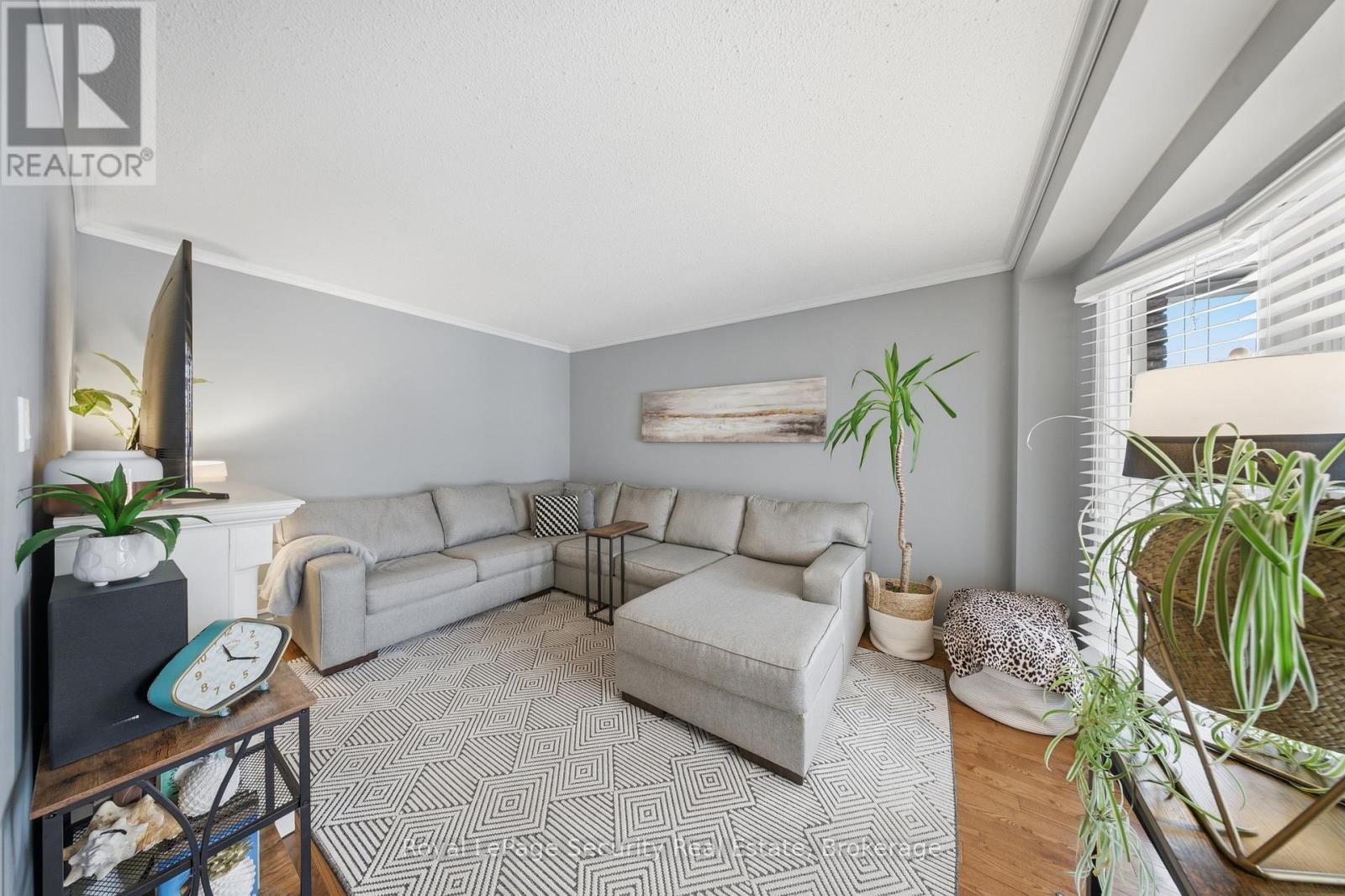 122 Browning Trail, Barrie, Ontario  L4N 6R3 - Photo 10 - S12894752