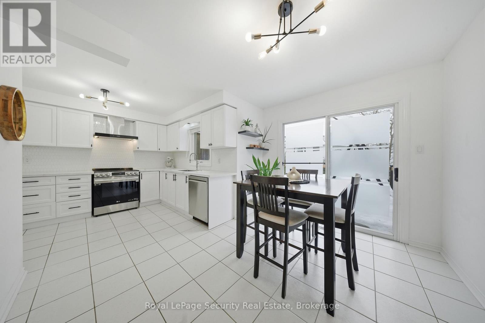 122 Browning Trail, Barrie, Ontario  L4N 6R3 - Photo 19 - S12894752