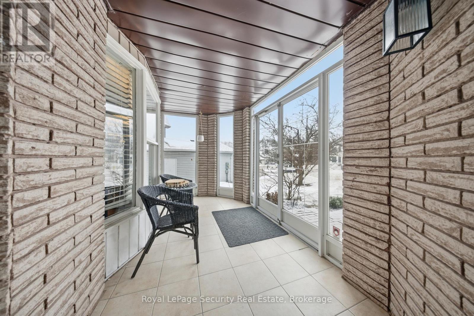 122 Browning Trail, Barrie, Ontario  L4N 6R3 - Photo 4 - S12894752