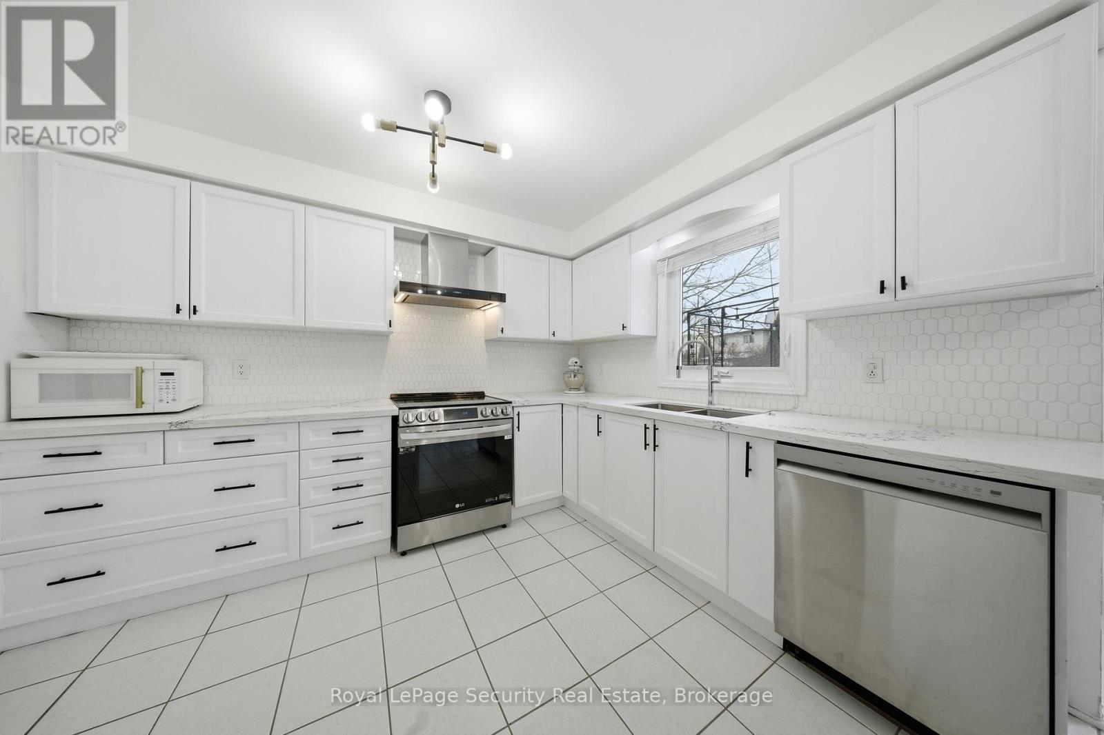 122 Browning Trail, Barrie, Ontario  L4N 6R3 - Photo 14 - S12894752