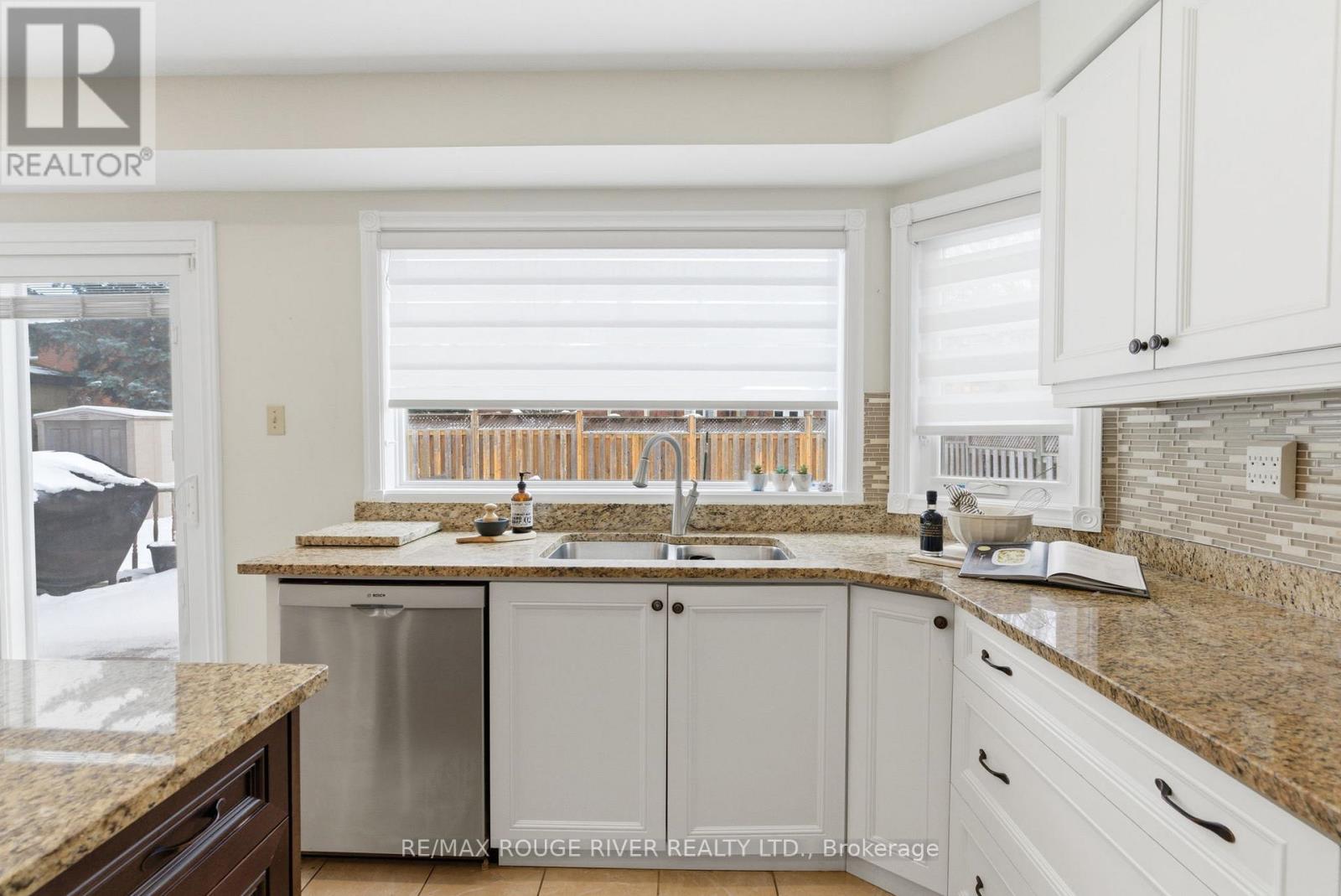 25 Glencedar Crescent, Whitby (Pringle Creek), Ontario  L1R 1X3 - Photo 13 - E12896436